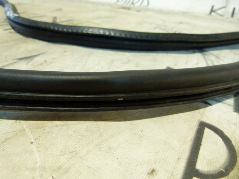 AUDI Q7 S LINE QUATTRO 2010-2014 ENGINE HOOD BONNET RUBBER SEAL 4L0823731