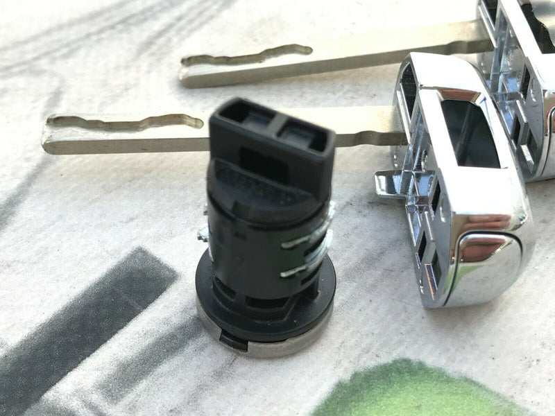 ROLLS ROYCE - *ORIGINAL x2 KEY BLADE ! FUEL CAP LOCK. KEY's AND CHROME COVER KEY