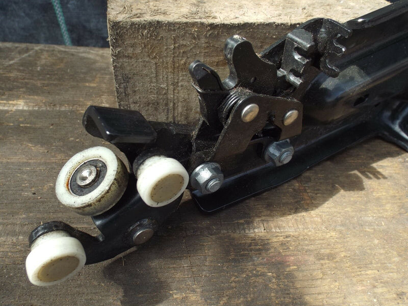 SEAT ALHAMBRA 2010-2015 SLIDING DOOR HINGE REAR LEFT SIDE N/S 7N0843397E