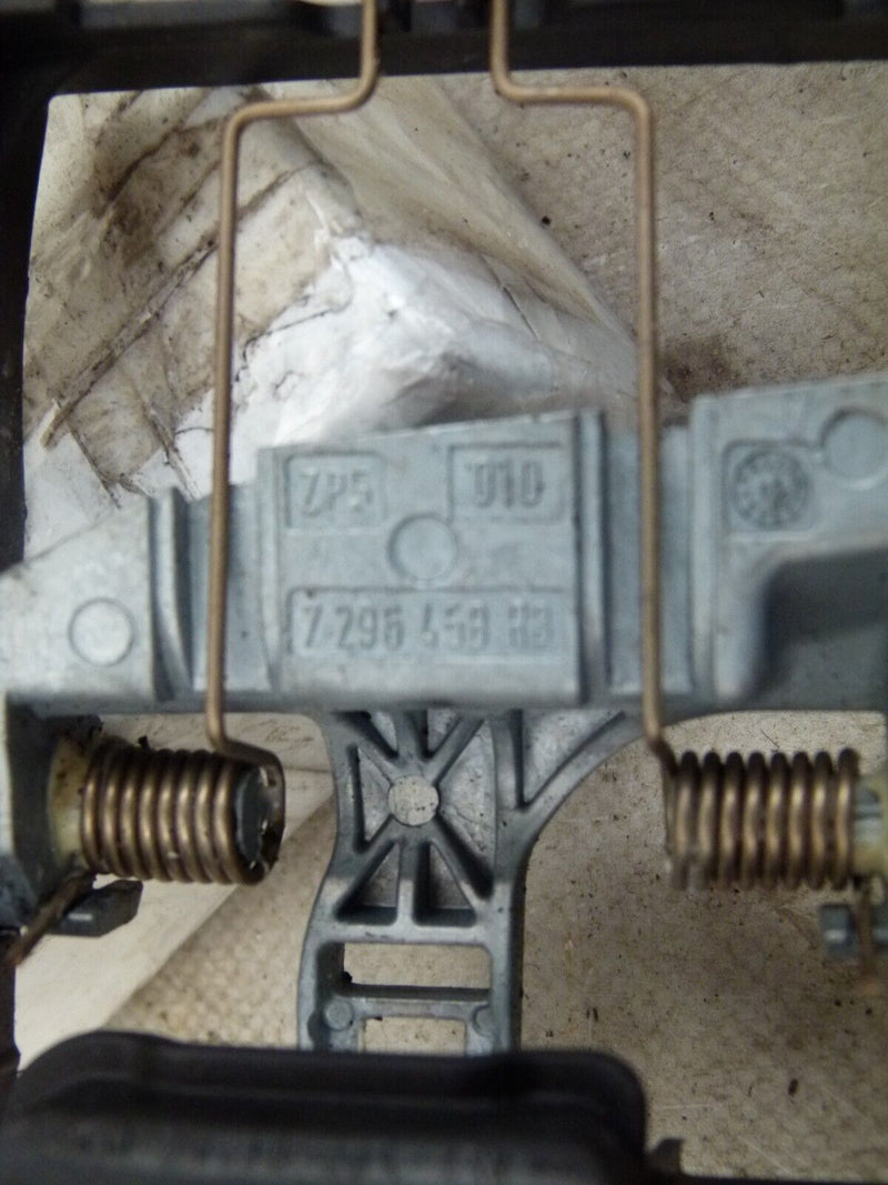 MINI COOPER F55 2014-18 FRONT RIGHT SIDE HANDLE BRACKET GENUINE 7296458 S72-18