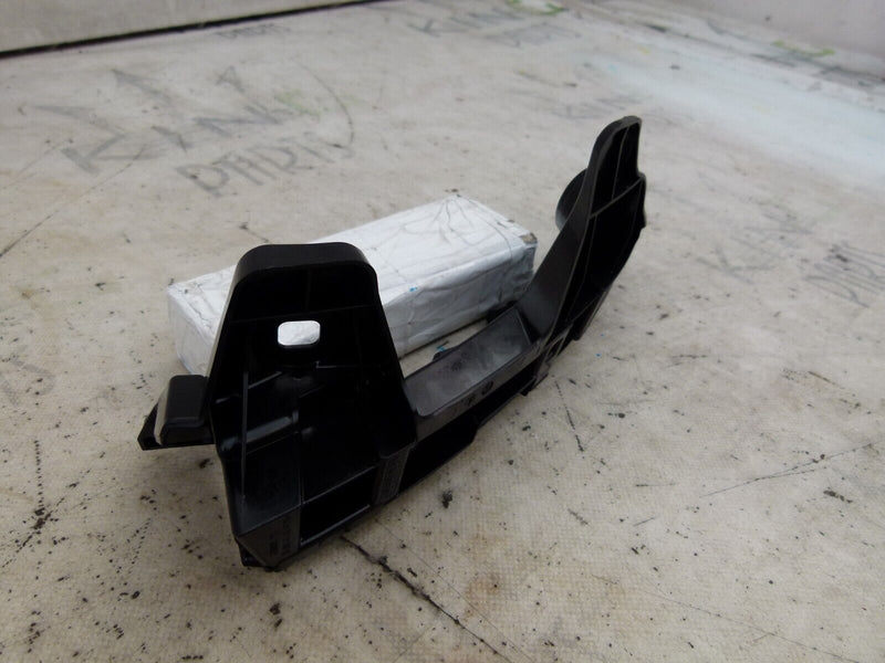 VOLKSWAGEN PASSAT B8 2014-19 REAR BUMPER LEFT BRACKET GENUINE 3G5807483 S102-11