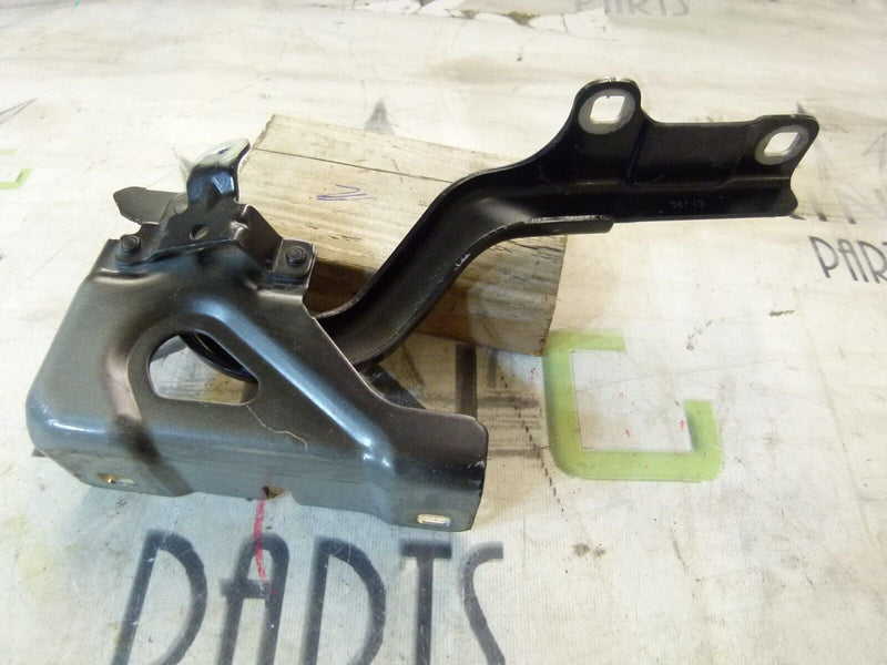 RENAULT CAPTUR 2020-ON FRONT LEFT HOOD HINGE BRACKET 654017021R