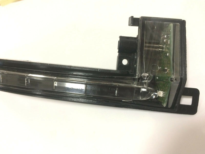 AUDI A5 S5 8T 2008-11 LED WING MIRROR INDICATOR TURN RIGHT DRIVER SIDE 8K0949102