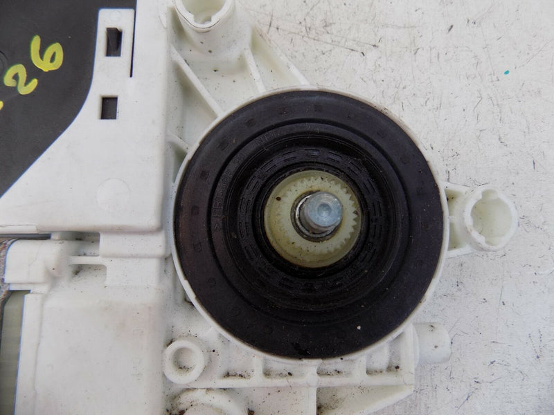 AUDI A3 8AP 2004-2007 FRONT LEFT WINDOW MOTOR 8P0959802H (S11-26)