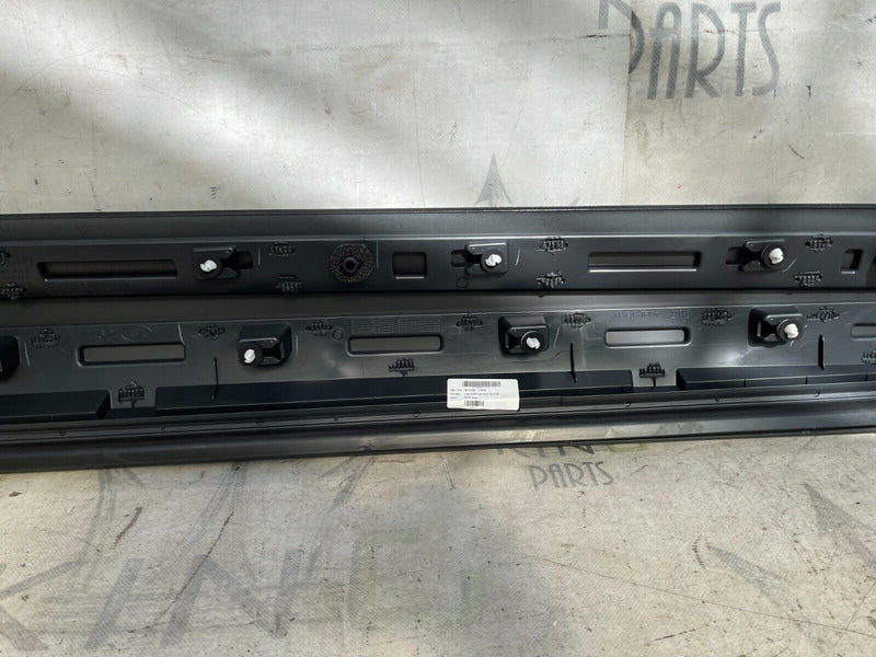 LAND ROVER DISCOVERY L462 2017-ON FRONT LEFT DOOR MOULDING TRIM HY3M21065