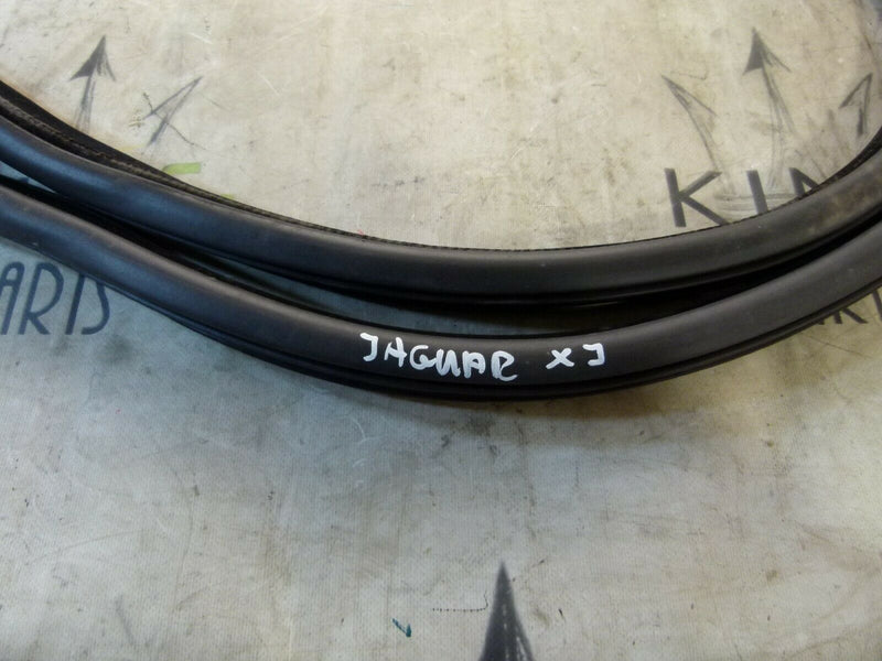 JAGUAR XJ X351 2010-2019 FRONT DOOR SEAL LEFT PASSENGER SIDE AW93-F20708