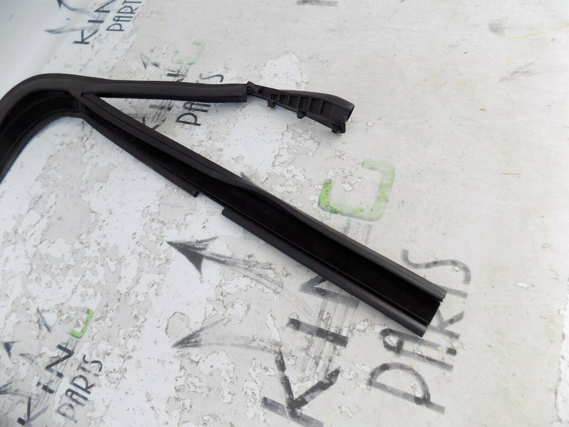 MINI COUNTRYMAN F60 2017-ON REAR LEFT DOOR RUBBER SEAL 7390165 *1