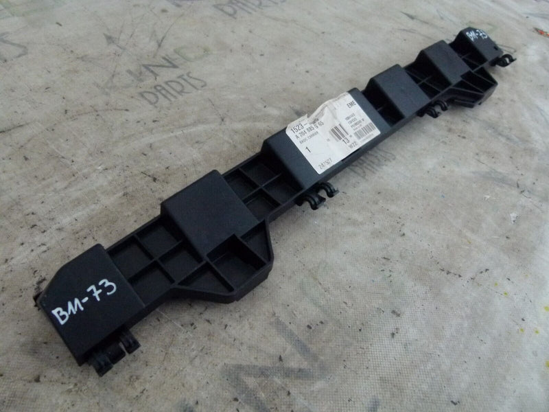 MERCEDES C W204 2007-11 REAR BUMPER CENTRE BRACKET GENUINE A2048850565