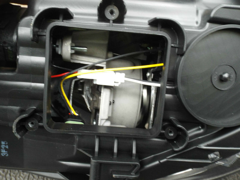 HYUNDAI IX35 2010- 2013 XENON HEADLIGHT HEADLAMP GENUINE RIGHT (NO BALLAST&BULB)