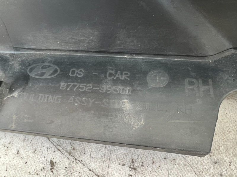 HYUNDAI KONA 2016-20 RIGHT SIDE SKIRT SILL COVER 87752-J9500 GENUINE