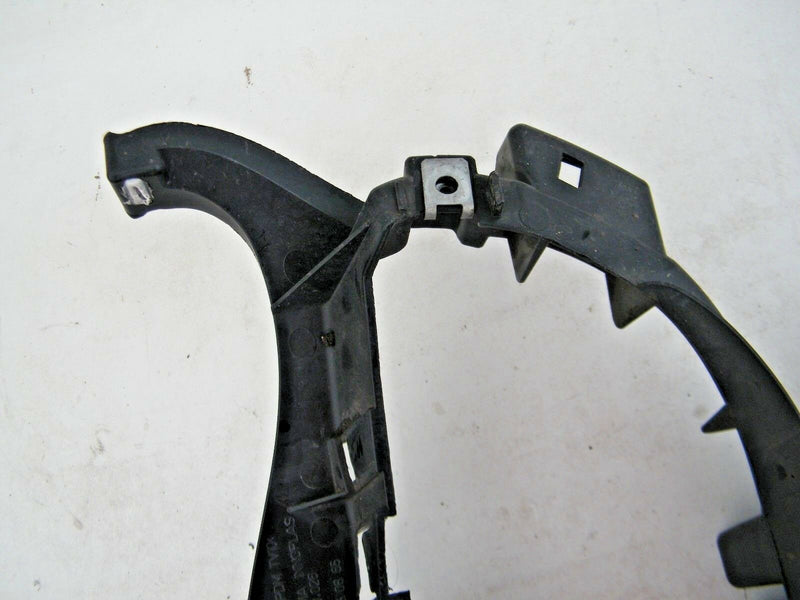 MB A CLASS W169 2005-08 FRONT RIGHT FOG LIGHT GRILL BRACKET 1698850865 (S16-03)