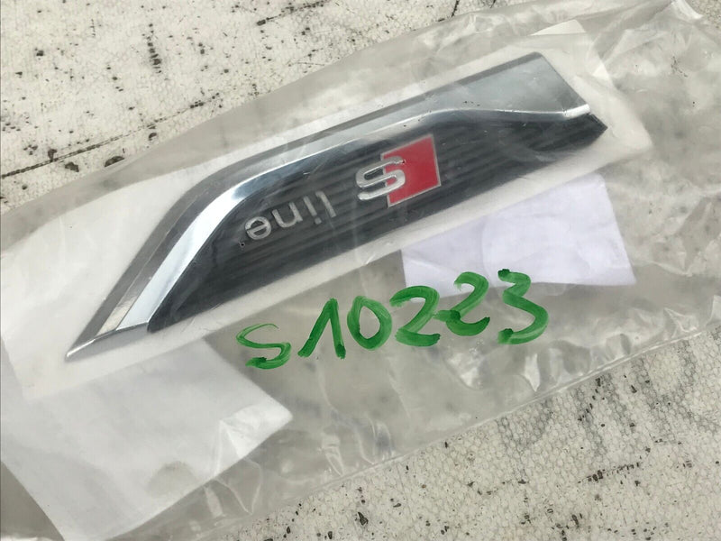 NEW AUDI A5 F5 S-LINE 2017-ON FRONT WING RIGHT EMBLEM GENUINE 8W6853602