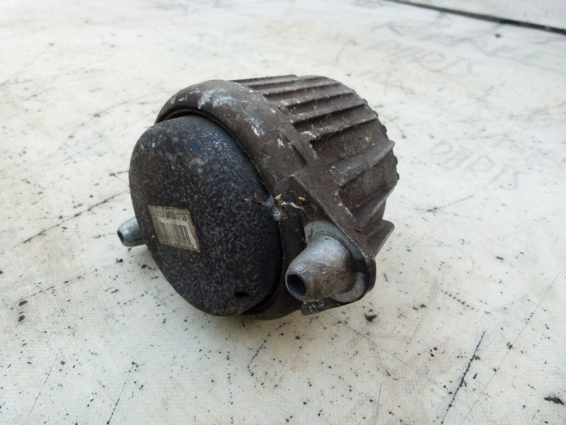 MERCEDES C W204 2007-2011 FRONT RIGHT ENGINE MOUNTING GENUINE A2042400317