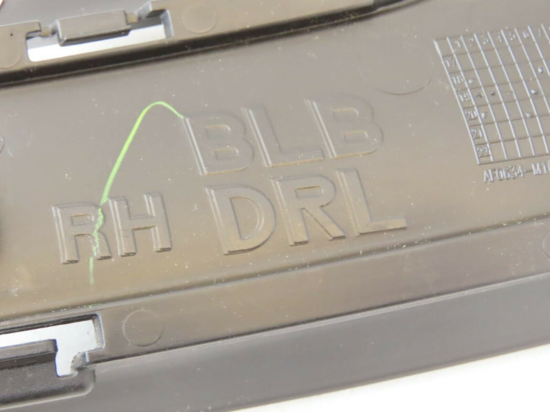 HYUNDAI i30 2019-ON FASTBACK FRONT FOG LIGHT RIGHT GRILLE *NEW* 86564-G4AB0