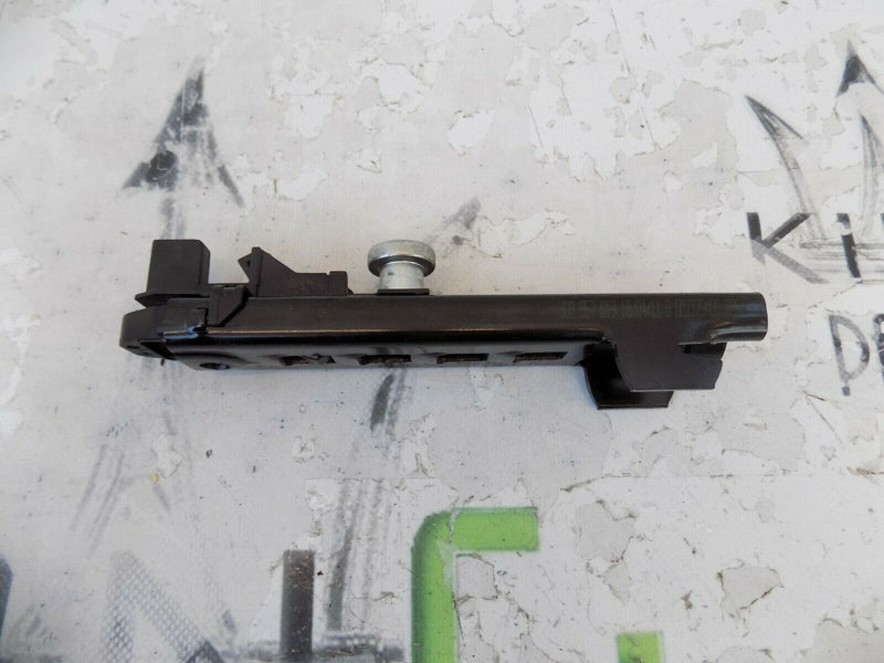 SEAT ALHAMBRA 2010-2015 FRONT SEAT BELT HEIGHT ADJUSTMENT FITTING 3C8857819