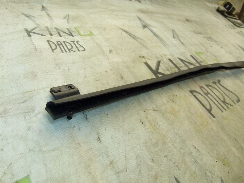 RENAULT CAPTUR 2020-ON FRONT LEFT DOOR LOWER RUBBER SEAL 808313293R