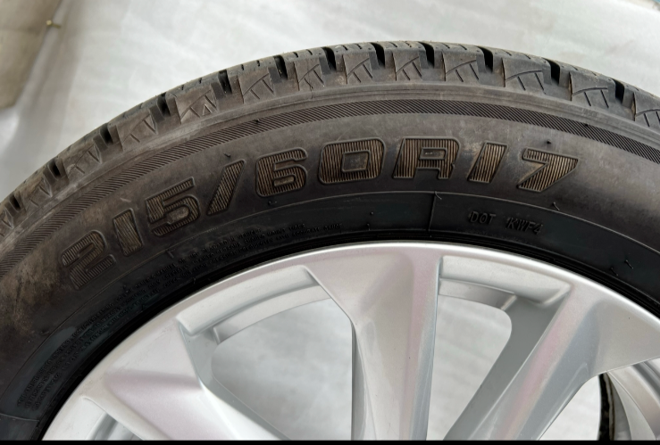 NISSAN QASHQAI J10 J11 17" ALLOY WHEEL & TYRE 7J 4EA1A 215/60/17