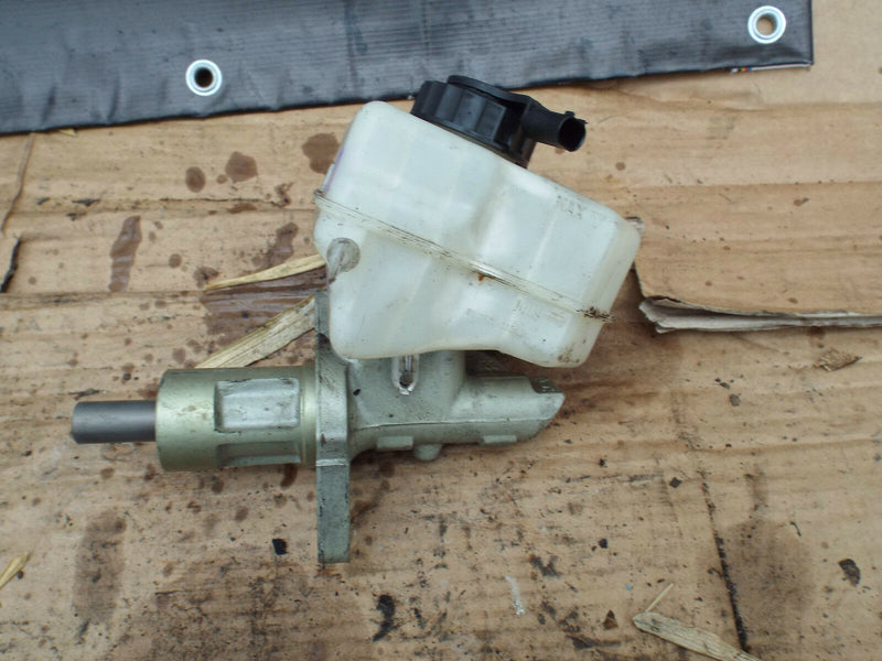 BMW 1 Series 118 D E87 2.0 Diesel M47 Brake Master Cylinder  Bottle Tank