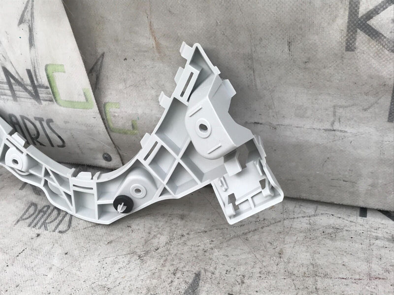 FORD FOCUS REAR RIGHT BUMPER MOUNT TRIM BRACKET 2099433