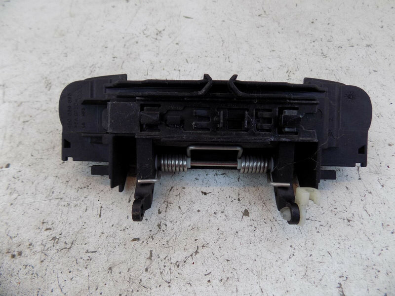 Audi A3 8P FRONT LEFT DOOR HANDLE IN GRAY LEFT SIDE NSF 4B0839885 (S28-08 /09)
