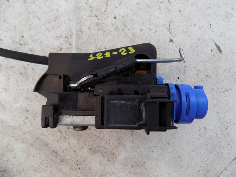 AUDI A8 1994-2002 LEFT REAR DOOR LOCK CATCH 4D0839015D (S28-23)