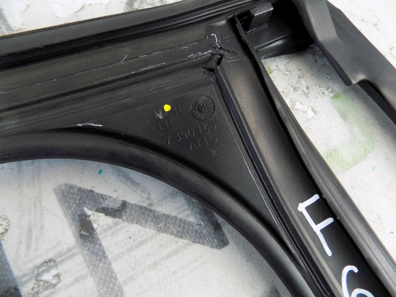 MINI COUNTRYMAN F60 2017-ON REAR LEFT DOOR RUBBER SEAL 7390165 *1