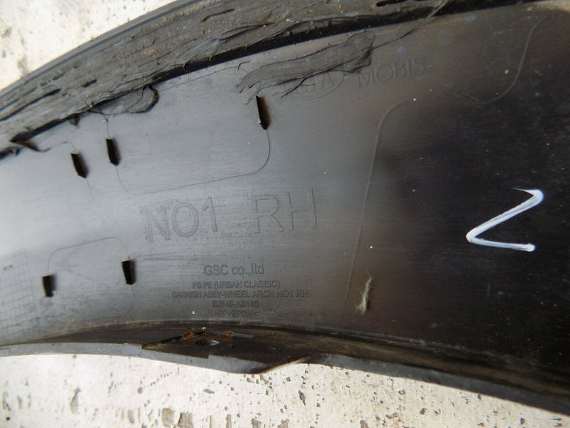 KIA SOUL 2013-2016 RIGHTSIDE  FRONT BUMPER TRIM B2F46-AB140