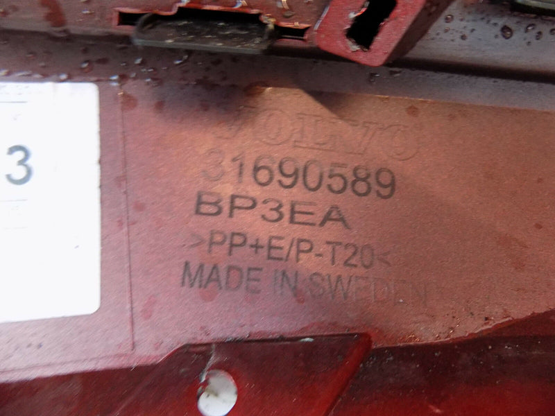 VOLVO V60 MK2 INSCRIPTION 2018 RED FRONT BUMPER GENUINE 31690589