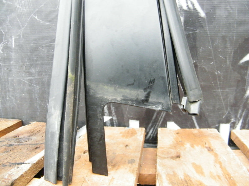 BMW E91 3 SERIES 2009-11 FRAME WINDOW SEALANT RUBBER COVER REAR DOOR RIGHT SIDE