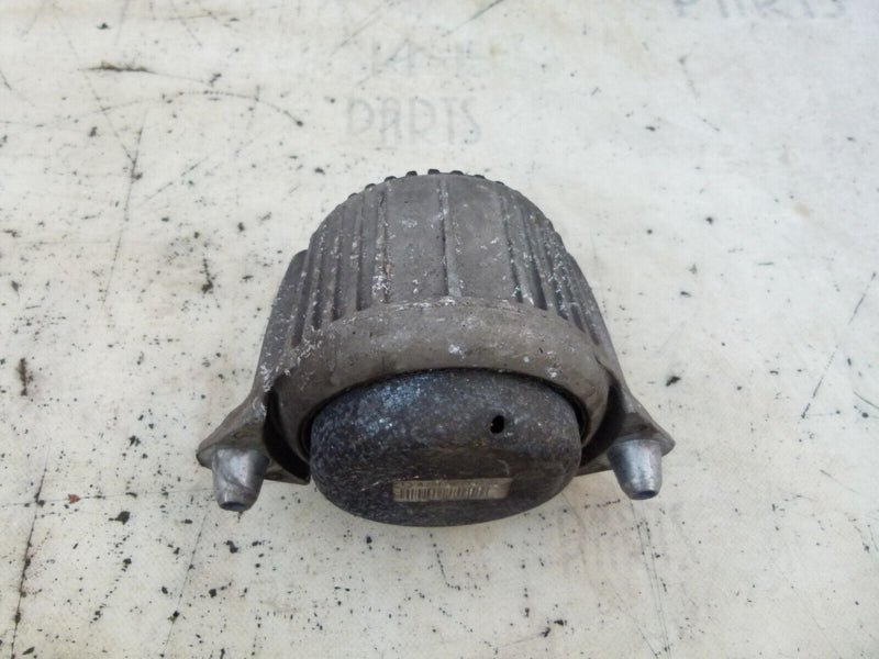 MERCEDES C W204 2007-2011 FRONT RIGHT ENGINE MOUNTING GENUINE A2042400317
