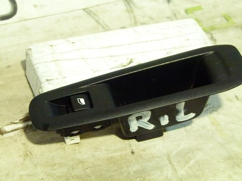 PEUGEOT 308 SW ESTATE 2017-21 REAR RIGHT DOOR WINDOW SWITCH 98034744