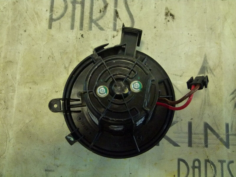 MERCEDES-BENZ W204 HEATER MOTOR FAN BLOWER GENUINE V2425002