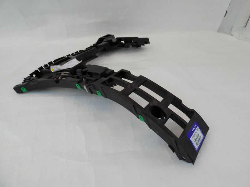 VOLVO XC90 2014-ON REAR LEFT BUMPER MOUNT BRACKET GUIDE 31407731 /S52-04/B09-03