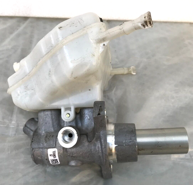 MERCEDES GLC X253 W205 250 2.0 PETROL BOTTLE & BRAKE MASTER CYLINDER A2054300002