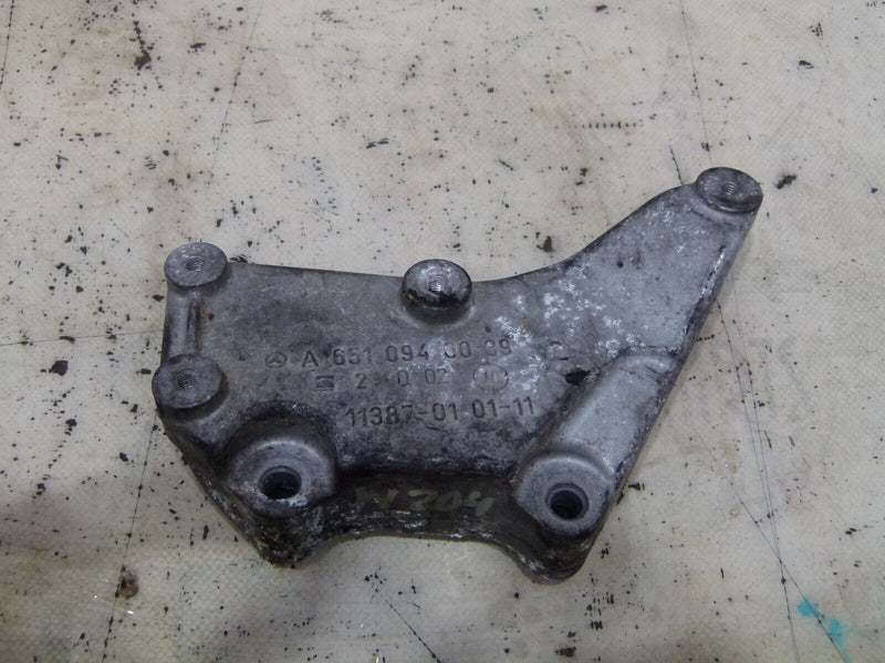 MERCEDES C W204 2007-2011 ENGINE MOUNTING BRACKET GENUINE A6510940039