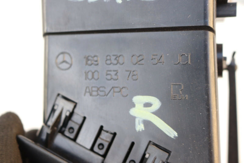 MB B CLASS W245 2006-2011 FRONT DRIVER RIGHT HEATER AIR VENT 1698300254