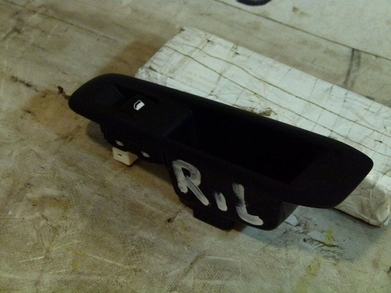 PEUGEOT 308 SW ESTATE 2017-21 REAR RIGHT DOOR WINDOW SWITCH 98034744