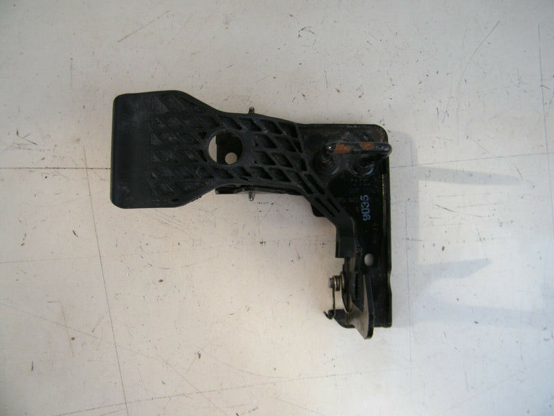 AUDI A3 (8P) 2003-2012 BONNET HOOK HANDLE / MECHANISM 8P0823480A