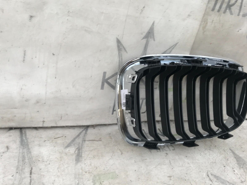 BMW 1 F20 2014 FRONT RADIATOR RIGHT GRILLE BASIS 51137239022 7239022