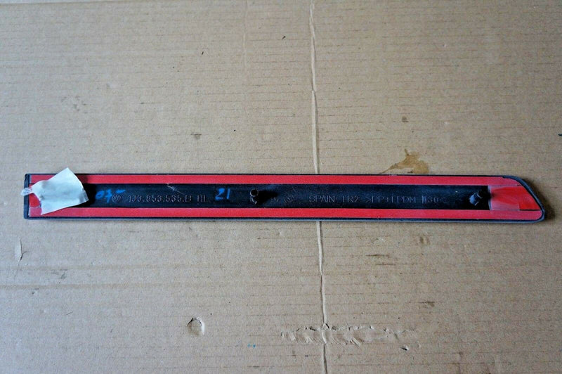 VW GOLF 1998-2005 N/S LEFT REAR BODY DOOR MOULDING 1J3853535B (S07-21)