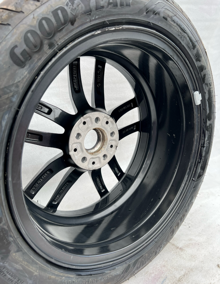 BMW G30 18" ALLOY WHEEL & TYRE 245/45/18 8J ET30 8747407