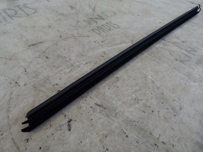 BMW 1 F20 LCI 2015-17 FRONT LEFT WINDOW SEALING GENUINE 5133 7240859