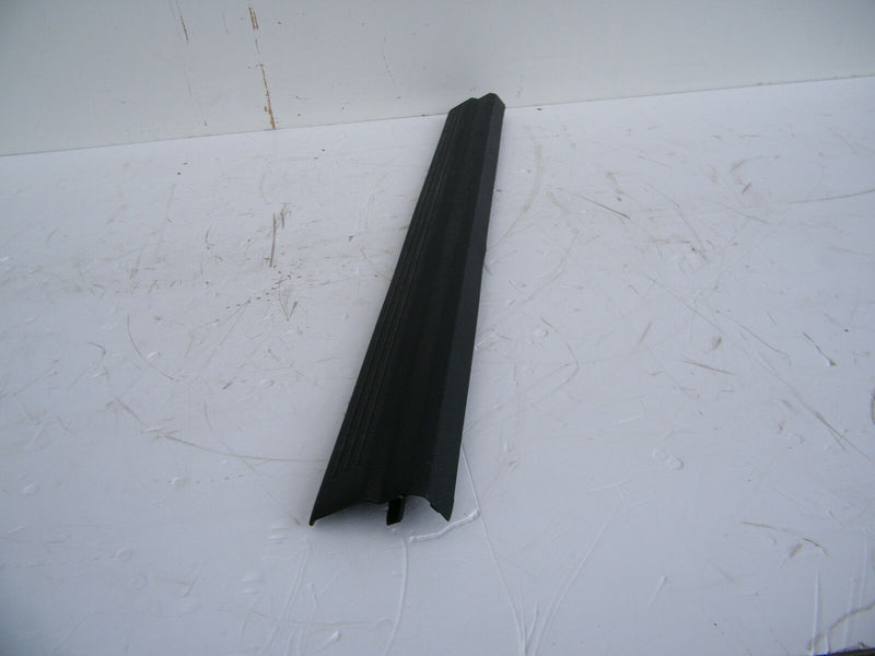 MERCEDES W212 E 2010-15 FRONT RAIL PAVEMEN LEFT SIDE TRIM PANEL N/S A2126860136