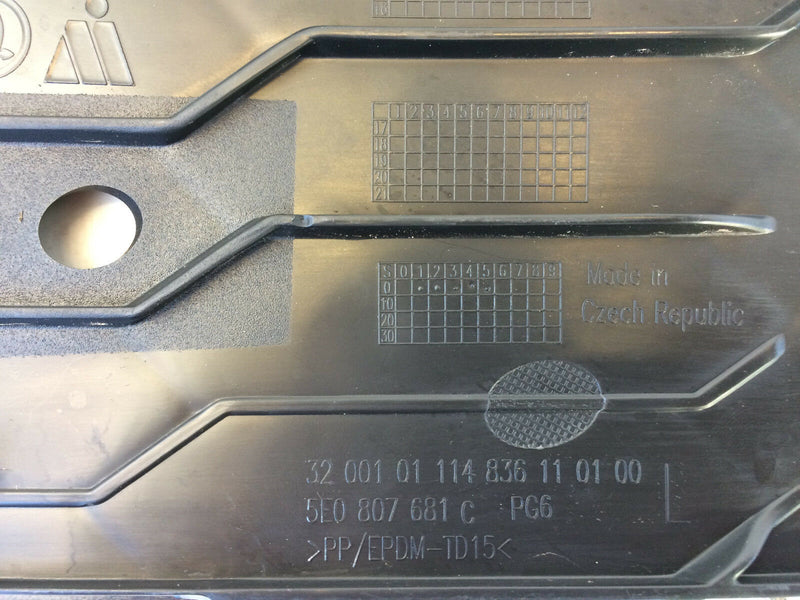 SKODA OCTAVIA vRS 5E FRONT BUMPER GRILLE LEFT & RIGHT SIDE 5E0807681C 5E0807682C