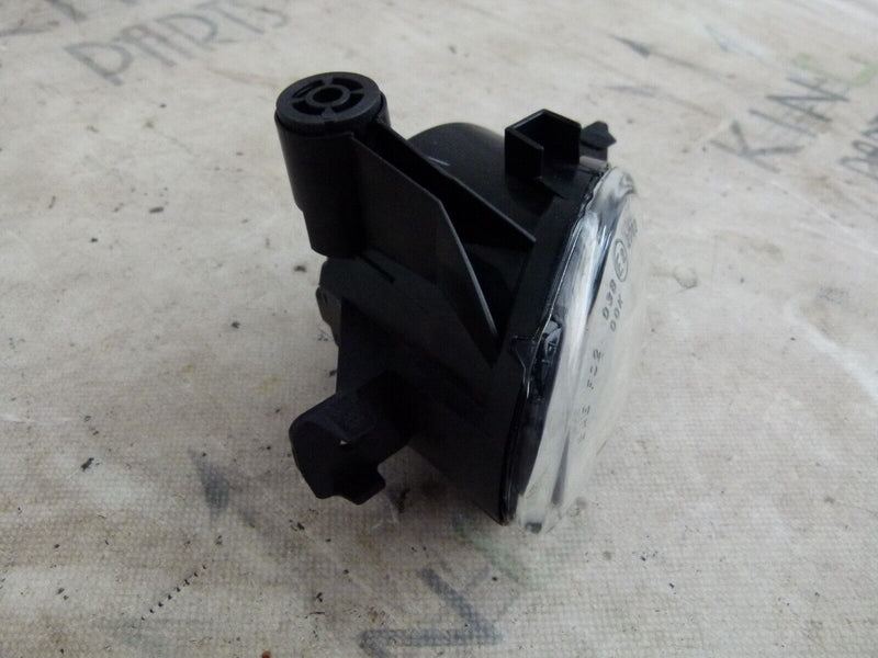 BMW 1 E87 2004-2007 FRONT LEFT PASSENGER SIDE FOG LIGHT GENUINE 6924655