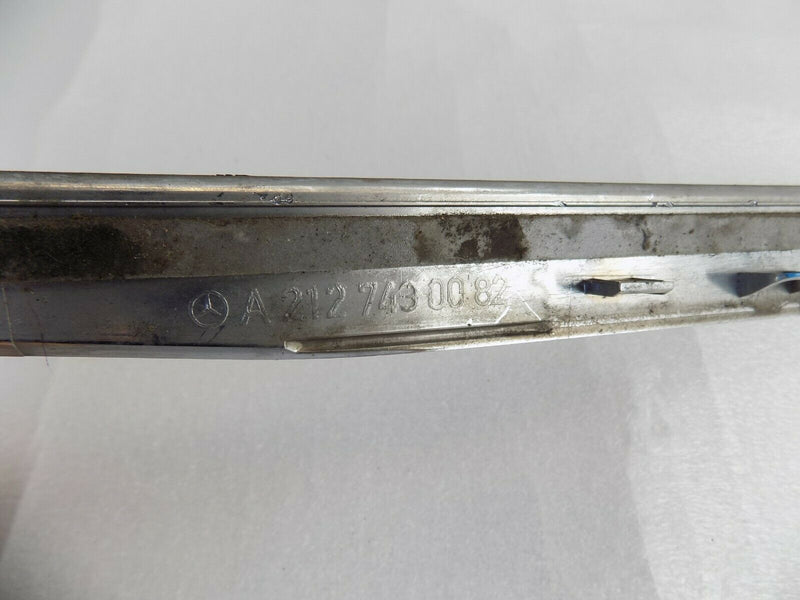 MERCEDES E-CLASS W212 TRUNK LID GARNISH TRIM COVER MOULDING 2127430082 /B08-10