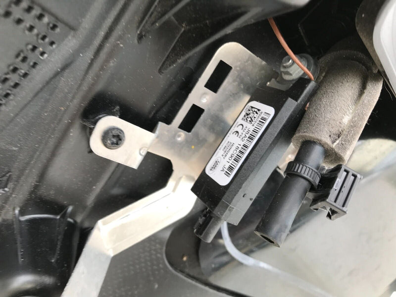 LAND ROVER VELAR L560 - BOOT LID SPOILER PANEL & THIRD BRAKE LIGHT STOP