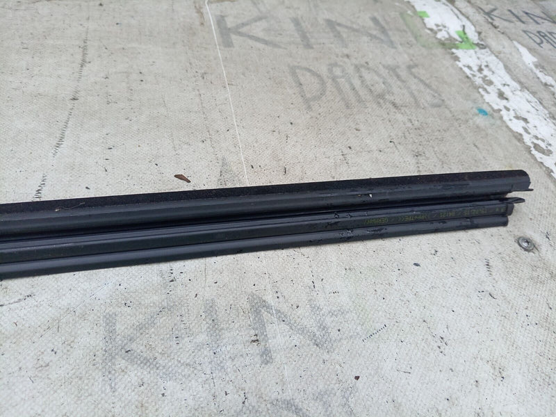 MERCEDES W205 C CLASS 14-21 FRONT RIGHT WINDOW SEALING RAIL A2057250465 #