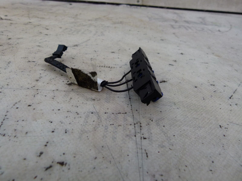 MERCEDES C W204 2007-2011 ANTENNA SIGNAL AMPLIFIER GENUINE A2048270548