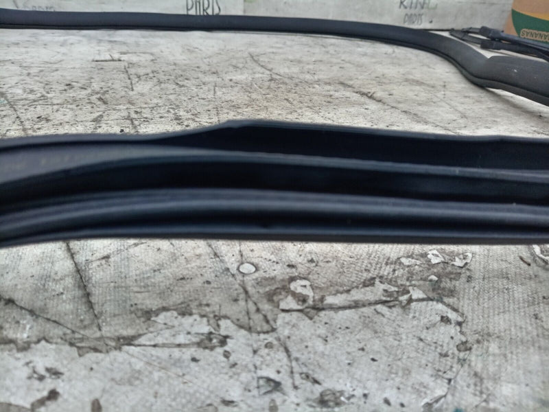 MERCEDES C CLASS W205 2016-21 REAR DOOR LEFTT SIDE RUBBER SEAL A20569700151  #